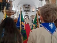 Mše svatá ke cti sv. Jiří. Kněz požehnal nové prapory